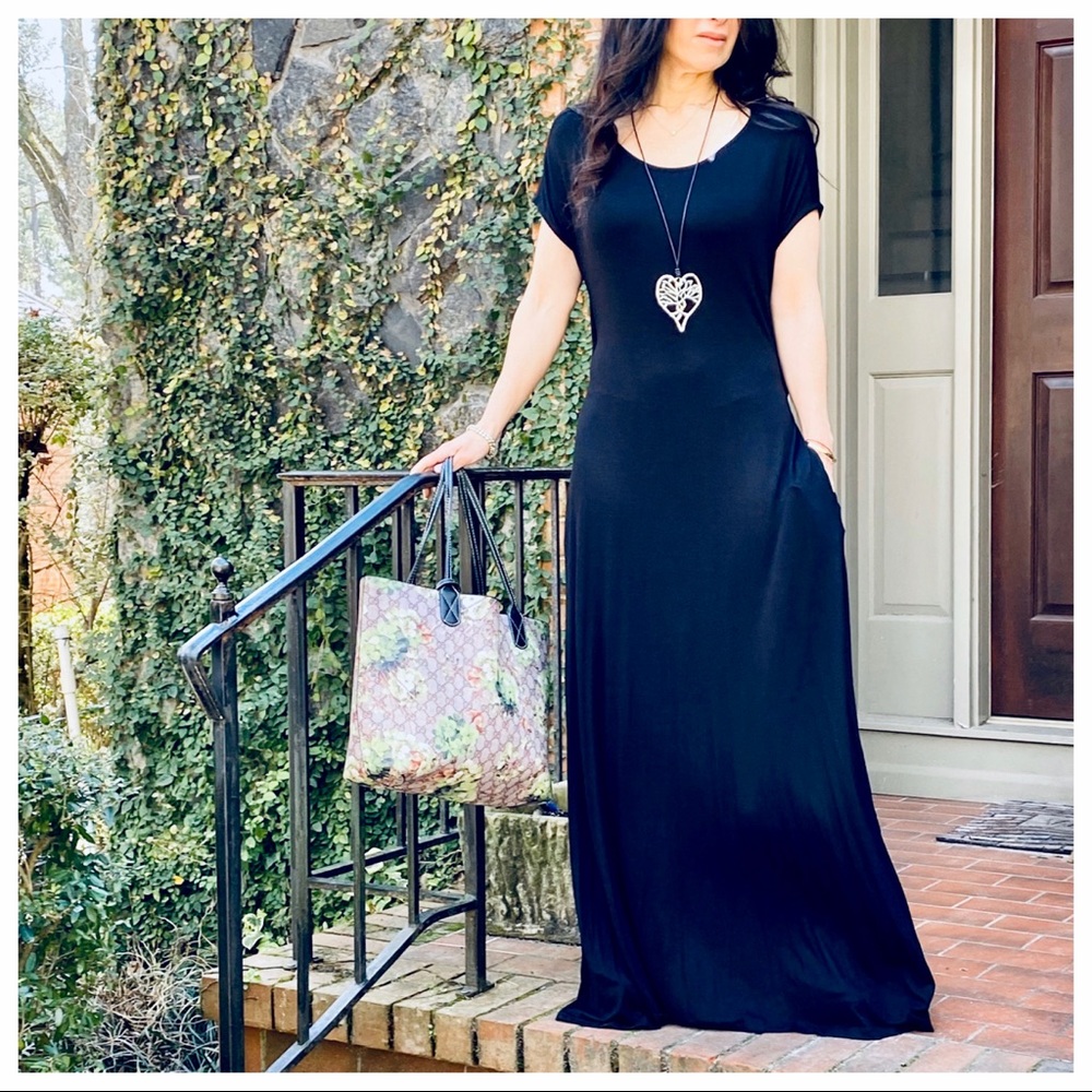 Black open back chic maxi dress with side pockets - Picture 2 of 6